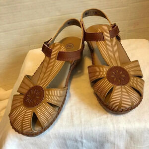 Summer light weight comfortable Sandals women size 6M